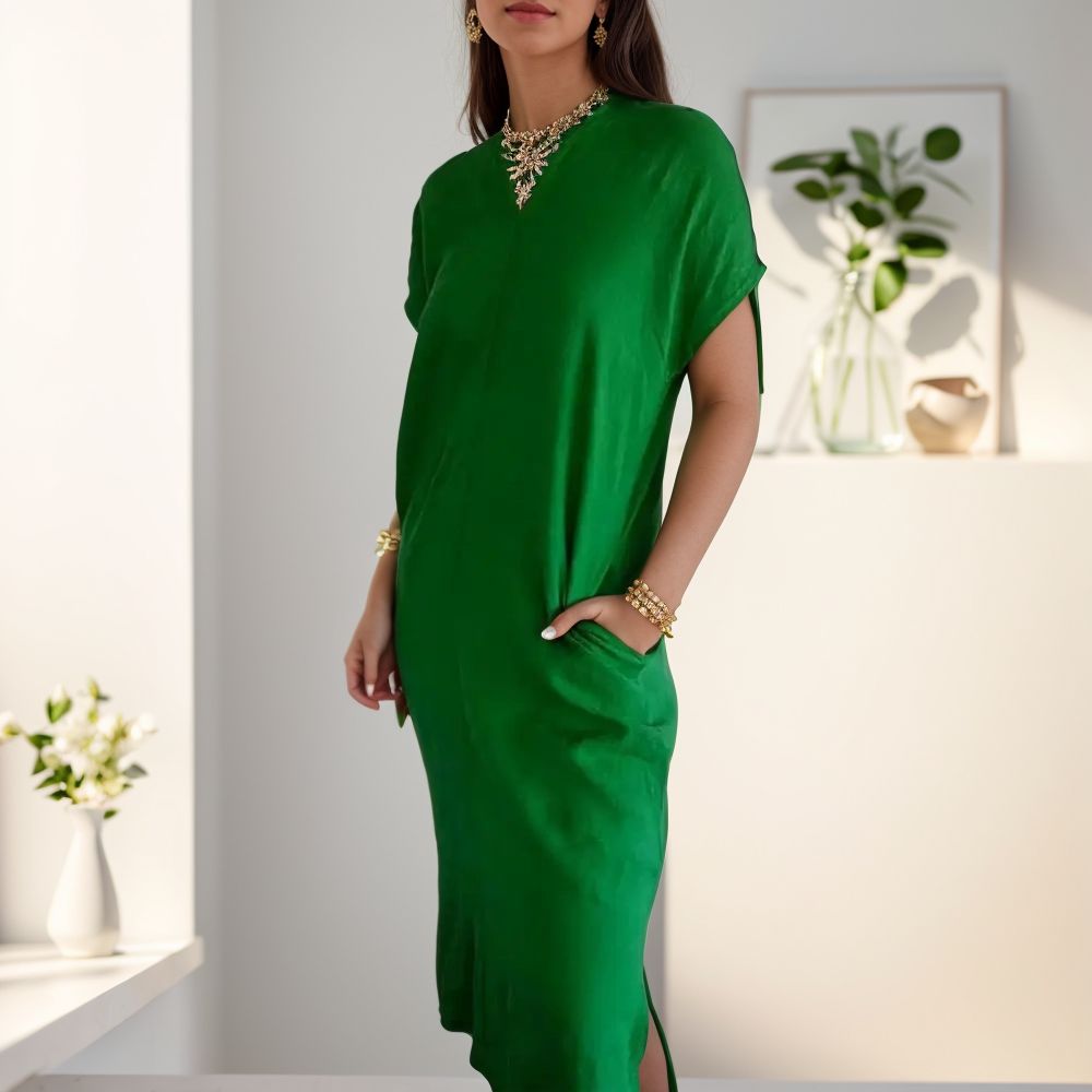 Vestido Charme™ em Linho de Algodão /Gola em V, Laço nas Costas e Fendas que Realçam Sua Beleza!